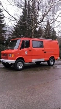                         Mercedes 308 2,3 benzyna, 35 tys. km IDEAL - zdjęcie 2
                        