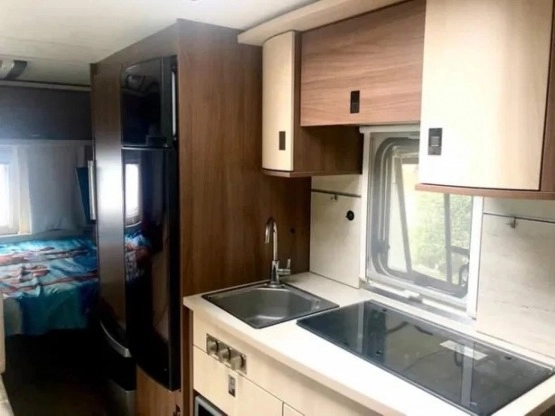                         PRZYCZEPA KEMPINGOWA Bürstner Averso top 560 TK - zdjęcie 3
                        