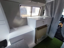                         SPRZEDAM VOLKSWAGEN T3 WESTFALIA - zdjęcie 13
                        