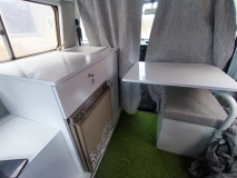                         SPRZEDAM VOLKSWAGEN T3 WESTFALIA - zdjęcie 5
                        