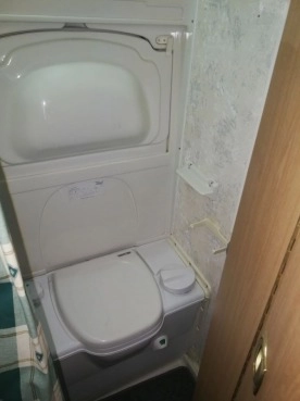                         Przyczepa Elddis Tornado XL PLUS motomover, 2000 rok, 5 osobowa - zdjęcie 11
                        