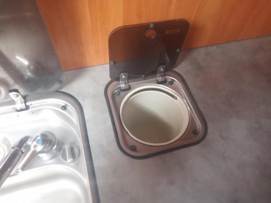                         Sprzedam kampera Fiat Ducato Dethleffs Globetrotter - zdjęcie 9
                        