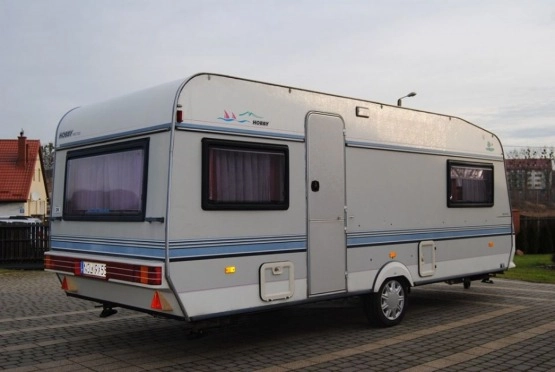                         HOBBY 545 Zadbana! Zarejestrowana! Łóżko piętrowe! WC! Przedsionek! - zdjęcie 3
                        