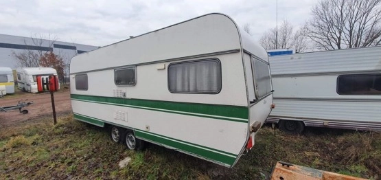                         Przyczepa kempingowa na działkę, nie zarejestrowana, 6 m długości - zdjęcie 1
                        