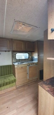                         Przyczepa kempingowa na działkę, nie zarejestrowana, 6 m długości - zdjęcie 2
                        