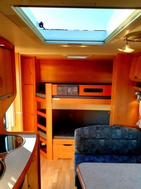                         Hobby 500 KMFe z 2005 roku - zdjęcie 2
                        