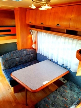                         Hobby 500 KMFe z 2005 roku - zdjęcie 3
                        