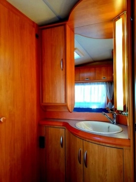                         Hobby 500 KMFe z 2005 roku - zdjęcie 7
                        