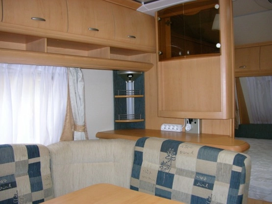                         2007 Hobby de luxe KMFE 560 - zdjęcie 15
                        