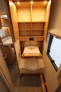                         Przyczepa Dethleffs Generation Scandinavia 545 QMK Zimowa - zdjęcie 2
                        