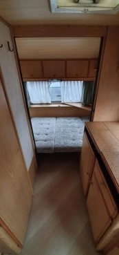                         Przyczepa kempingowa Knaus, toaleta, prysznic, dwie sypialnie, małe dmc - zdjęcie 2
                        