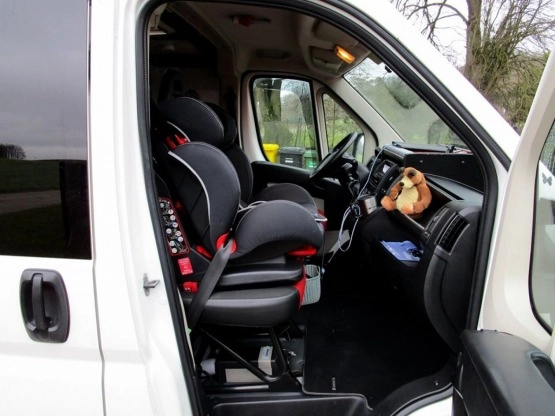                         FIAT DUCATO KAMPER 2.0, 115 KM, 3-osobowy, WEBASTO, Łóżko, SZYBERDACH - zdjęcie 7
                        