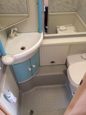                         Burstner z przedsionkiem. Stan BDB, sucha, czysta, 4-osobowa. DMC 1200 kg - zdjęcie 9
                        