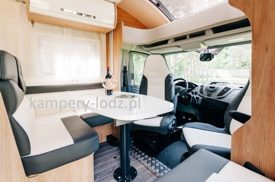                         Kamper Roller Team 284 TL połintegra VI.2019, przebieg 6 500 km - zdjęcie 17
                        