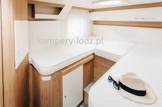                         Kamper Roller Team 284 TL połintegra VI.2019, przebieg 6 500 km - zdjęcie 2
                        