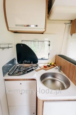                         Kamper Roller Team 284 TL połintegra VI.2019, przebieg 6 500 km - zdjęcie 3
                        