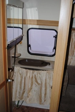                         ROLLER Lekka 4 os. z łazienką! Zarejestrowana! Zadbana! Przedsionek! - zdjęcie 3
                        