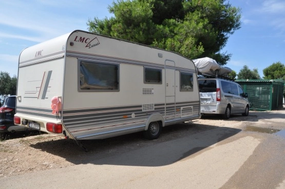                         PRZYCZEPA KEMPINGOWA LMC 530K1 Z KLIMATYZACJĄ - zdjęcie 1
                        