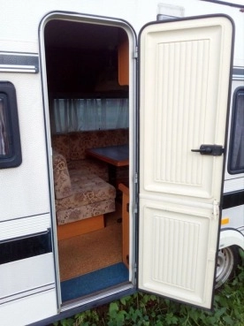                         Przyczepa kempingowa HOBBY 520 z nowym dachem - zdjęcie 3
                        