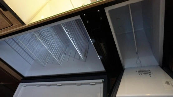                         SunLight A70, Doposażony, SOG, Alarm, Klima, Markiza, Podpory - zdjęcie 13
                        