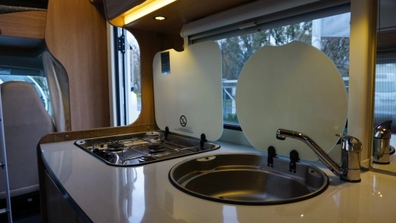                         SunLight A70, Doposażony, SOG, Alarm, Klima, Markiza, Podpory - zdjęcie 5
                        