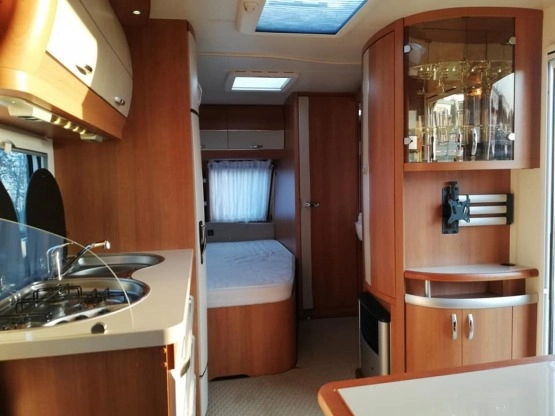                         Hobby 495 Ufe z 2011 - zdjęcie 13
                        