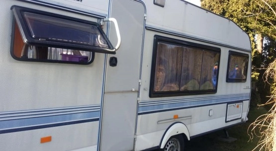                         Sprzedam przyczepę Hobby de Luxe 520 - zdjęcie 1
                        