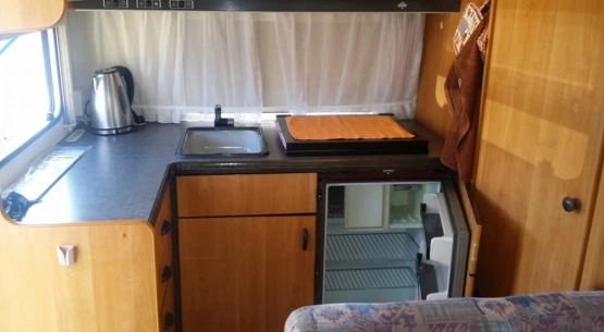                         Sprzedam przyczepę Hobby de Luxe 520 - zdjęcie 3
                        