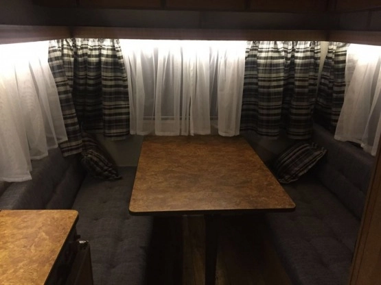                         Przyczepa kempingowa po remoncie - zdjęcie 3
                        