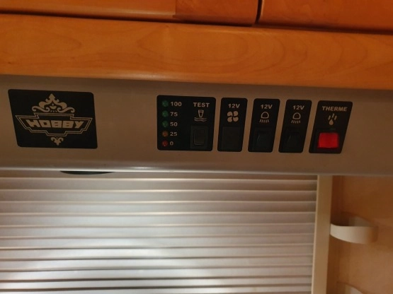                         Hobby Exclusive 540 UFE, rocznik 2003, przedsionek, prysznic, ogrzewanie podłogowe i inne. - zdjęcie 10
                        