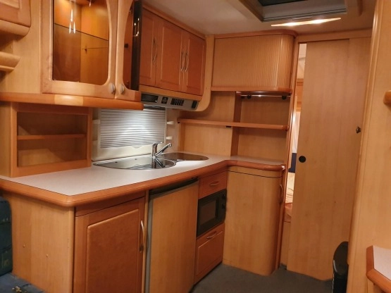                         Hobby Exclusive 540 UFE, rocznik 2003, przedsionek, prysznic, ogrzewanie podłogowe i inne. - zdjęcie 11
                        