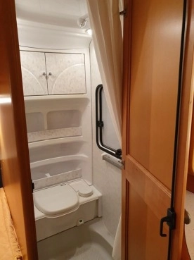                         Hobby Exclusive 540 UFE, rocznik 2003, przedsionek, prysznic, ogrzewanie podłogowe i inne. - zdjęcie 3
                        