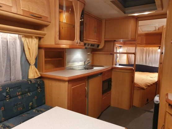                         Hobby Exclusive 540 UFE, rocznik 2003, przedsionek, prysznic, ogrzewanie podłogowe i inne. - zdjęcie 5
                        