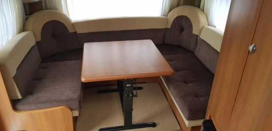                         Hobby 560 UFF z 2009 roku - zdjęcie 3
                        