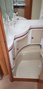                         Hobby 560 UFF z 2009 roku - zdjęcie 9
                        