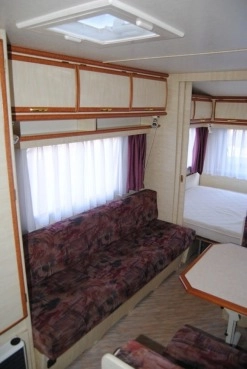                         LMC 545 Zarej! Zadbana! Przestronna! Jasne i zadbane wnętrze! WC! HIT - zdjęcie 3
                        