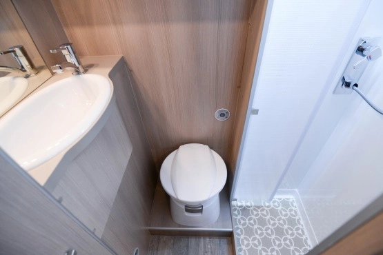                         Globe-Traveller Voyager Z Klima Solar Navi TV Pneumatyka WC Prysznic - zdjęcie 9
                        