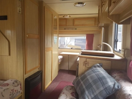                         Przyczepa kempingowa Herald z namiotem 1999 rok - zdjęcie 3
                        