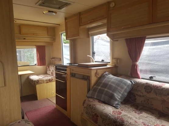                         Przyczepa kempingowa Herald z namiotem 1999 rok - zdjęcie 6
                        