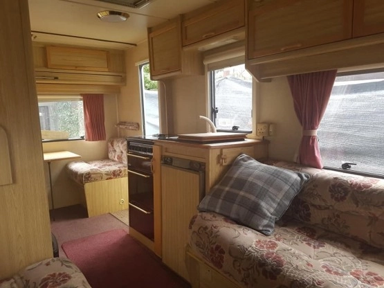                         Przyczepa kempingowa Herald z namiotem 1999 rok - zdjęcie 8
                        