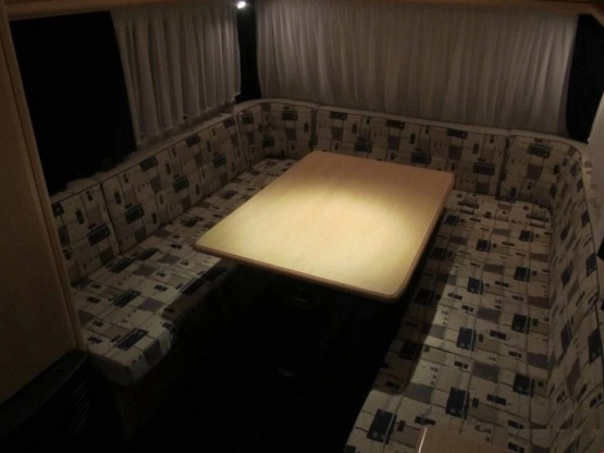                         Przyczepa kempingowa Chateau Calista 390 z 2004r. - zdjęcie 6
                        