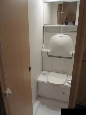                         Przyczepa kempingowa Chateau Calista 390 z 2004r. - zdjęcie 9
                        