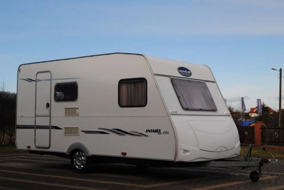                         CARAVELAIR 6 osób! Łóżko piętrowe! Łazienka! Zarejestrowana! DMC 980kg - zdjęcie 1
                        