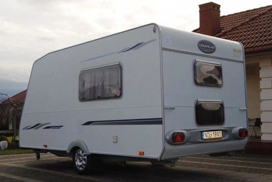                         CARAVELAIR 6 osób! Łóżko piętrowe! Łazienka! Zarejestrowana! DMC 980kg - zdjęcie 5
                        