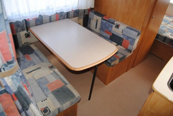                         CARAVELAIR 6 osób! Łóżko piętrowe! Łazienka! Zarejestrowana! DMC 980kg - zdjęcie 8
                        