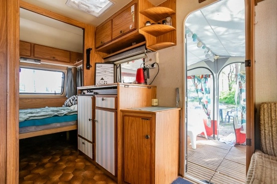                         Sprzedam Przyczepę Knaus Sudwind z przedsionkiem Isabella i drewnianą podłogą - zdjęcie 2
                        