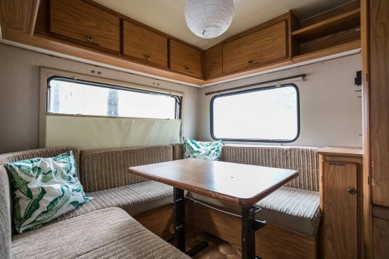                         Sprzedam Przyczepę Knaus Sudwind z przedsionkiem Isabella i drewnianą podłogą - zdjęcie 4
                        