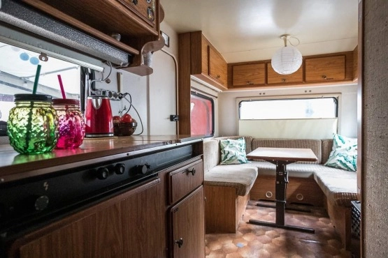                         Sprzedam Przyczepę Knaus Sudwind z przedsionkiem Isabella i drewnianą podłogą - zdjęcie 5
                        