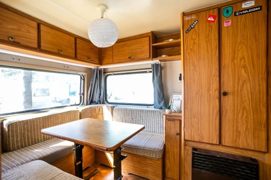                         Sprzedam Przyczepę Knaus Sudwind z przedsionkiem Isabella i drewnianą podłogą - zdjęcie 8
                        