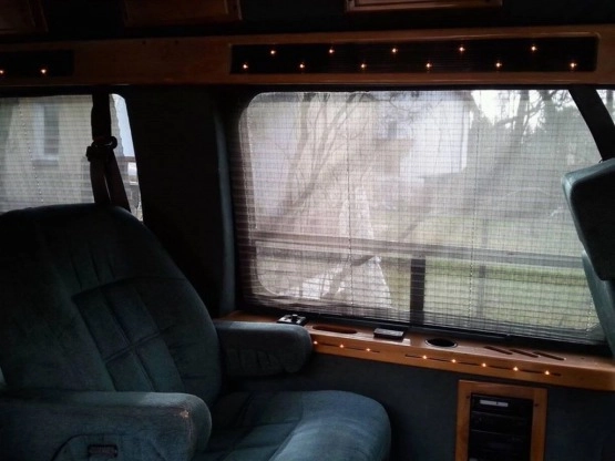                         Ford Econoline Coachmen 5.8. V8 + LPG - zdjęcie 2
                        